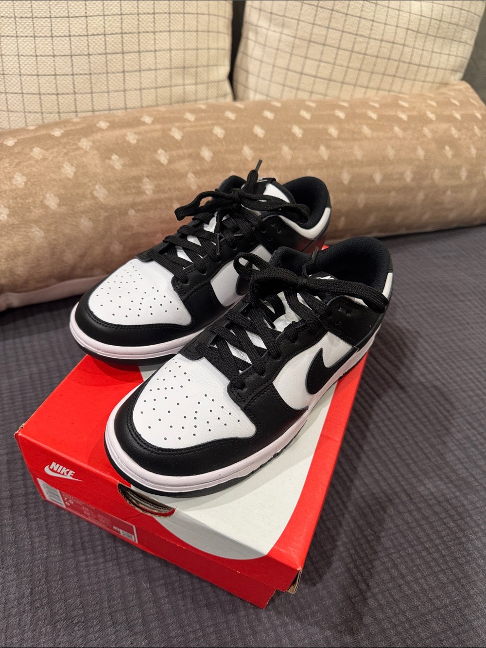 Nike Dunk Low - Picture 2 of 7